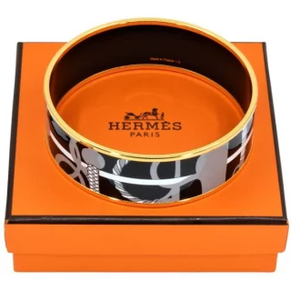 Sélection de bijoux de luxe en occasion KNOK et ses cordons interchangeables